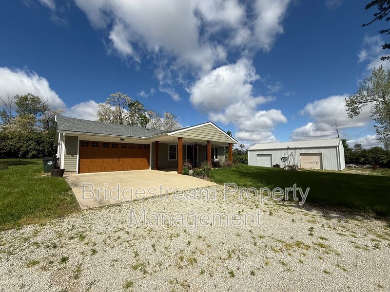 Beautiful 3 bed, 2.5 Bath Home with 1.5 acres of Land property image
