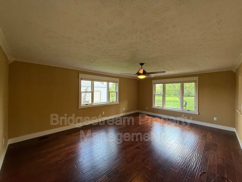 Beautiful 3 bed, 2.5 Bath Home with 1.5 acres of Land property image