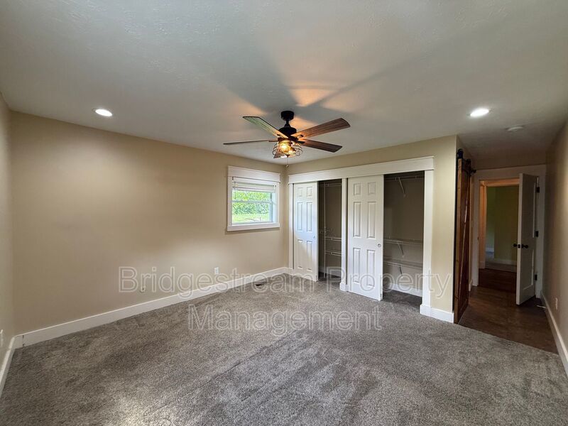 Beautiful 3 bed, 2.5 Bath Home with 1.5 acres of Land property image