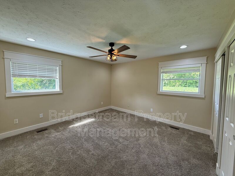 Beautiful 3 bed, 2.5 Bath Home with 1.5 acres of Land property image