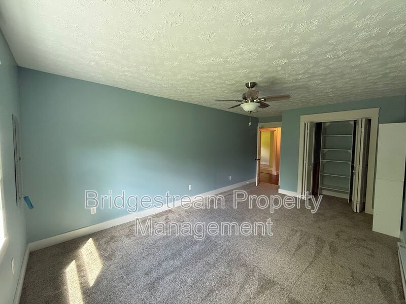 Beautiful 3 bed, 2.5 Bath Home with 1.5 acres of Land property image