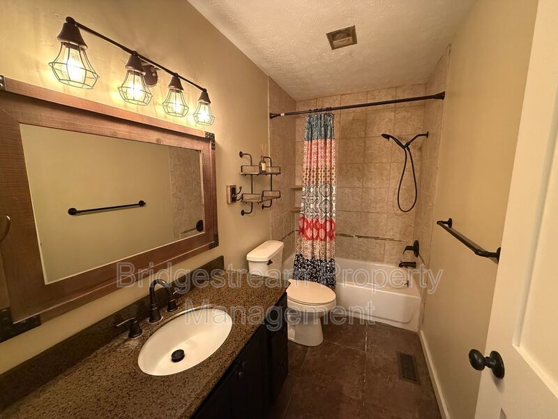 Beautiful 3 bed, 2.5 Bath Home with 1.5 acres of Land property image