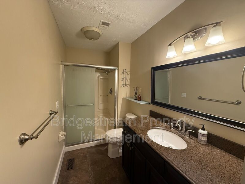 Beautiful 3 bed, 2.5 Bath Home with 1.5 acres of Land property image