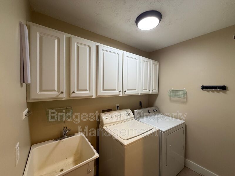 Beautiful 3 bed, 2.5 Bath Home with 1.5 acres of Land property image