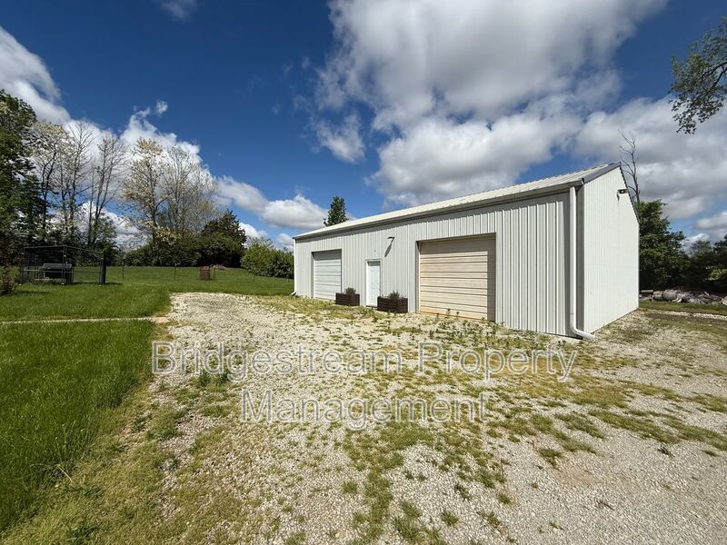 Beautiful 3 bed, 2.5 Bath Home with 1.5 acres of Land property image