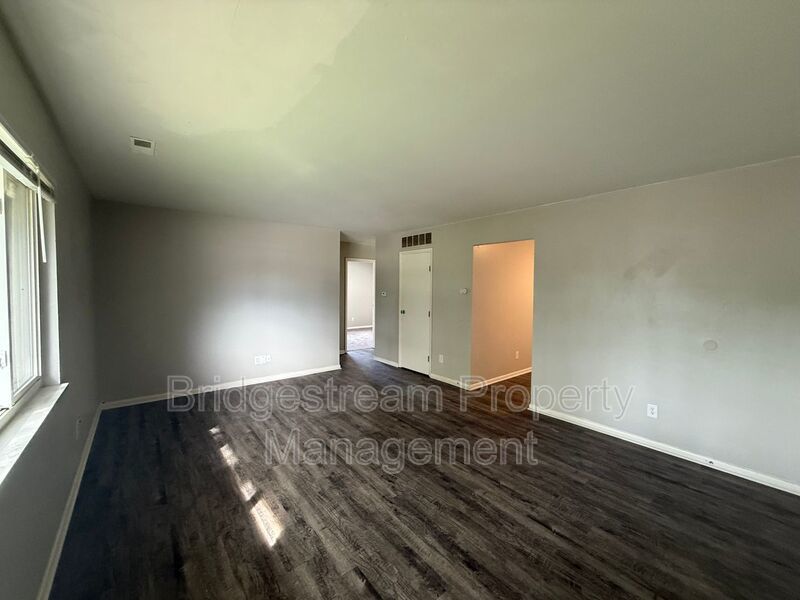 First Month's Rent-Free Move in Special Newly Renovated 2 Bed, 1 Bath Unit property image