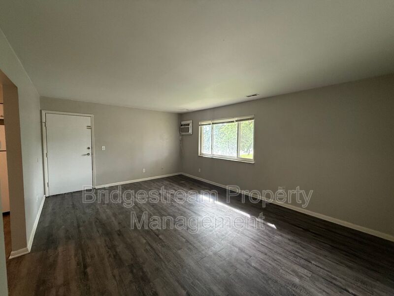 First Month's Rent-Free Move in Special Newly Renovated 2 Bed, 1 Bath Unit property image