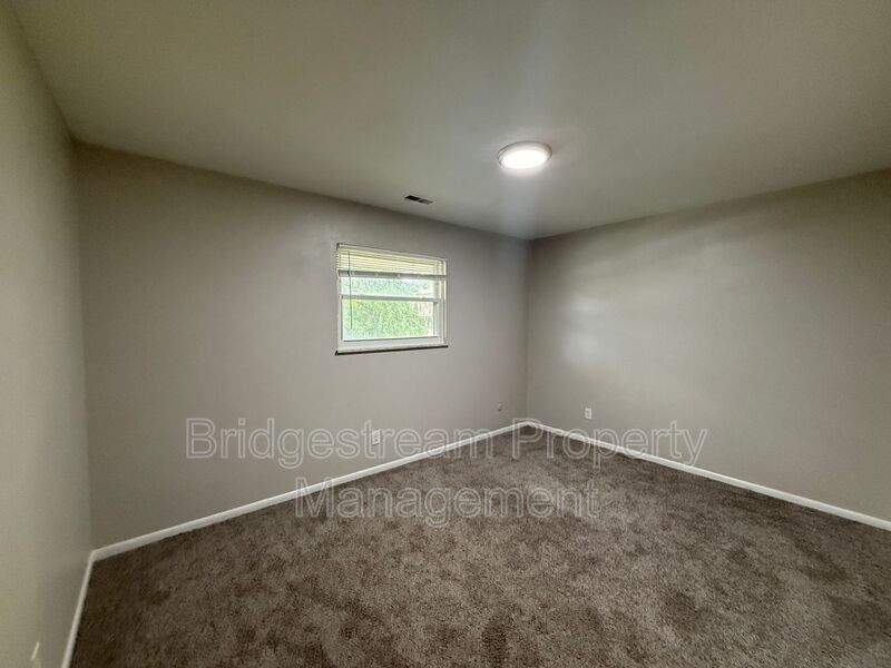 First Month's Rent-Free Move in Special Newly Renovated 2 Bed, 1 Bath Unit property image
