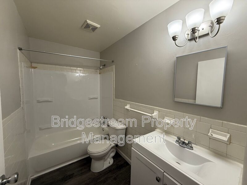 First Month's Rent-Free Move in Special Newly Renovated 2 Bed, 1 Bath Unit property image