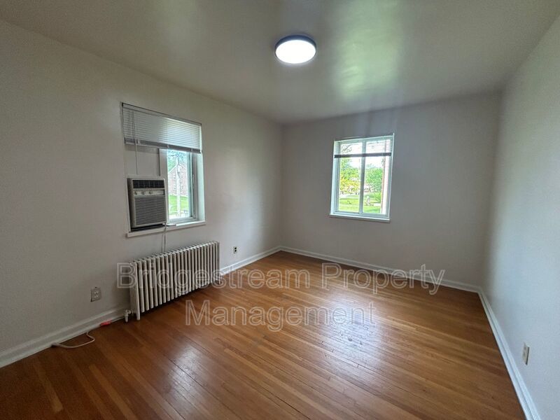Ground Level 1 Bed, 1 Bath Unit in Kettering property image