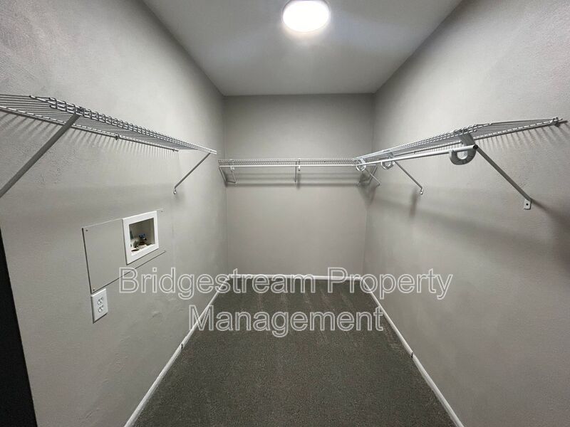 Newly Renovated 2 Bed, 1 Bath Downstairs Unit in Miamisburg Now Available property image