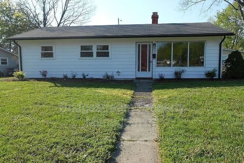 Cozy 3 Bedroom Home with Detached 2 Car Garage property image