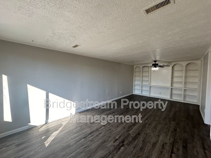 Cozy 2 Bed, 1 Bath Unit in Vandelia property image