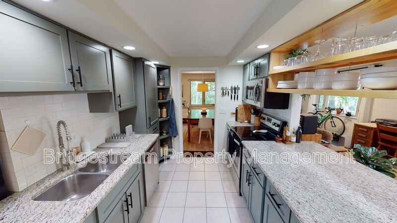 Beautiful 3 Bed, 2 Bath Ranch Home in Dayton property image