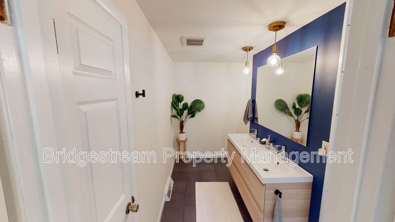 Beautiful 3 Bed, 2 Bath Ranch Home in Dayton property image