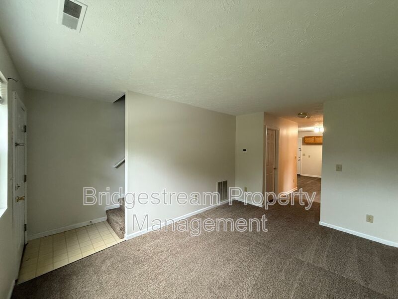 Cozy 2 Bed, 1.5 Bath Duplex with Attached Garage property image