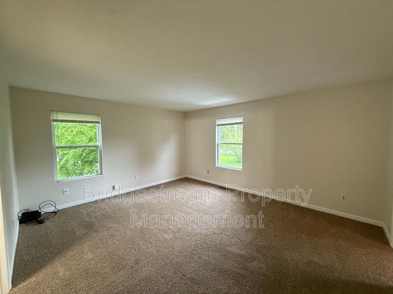 Cozy 2 Bed, 1.5 Bath Duplex with Attached Garage property image