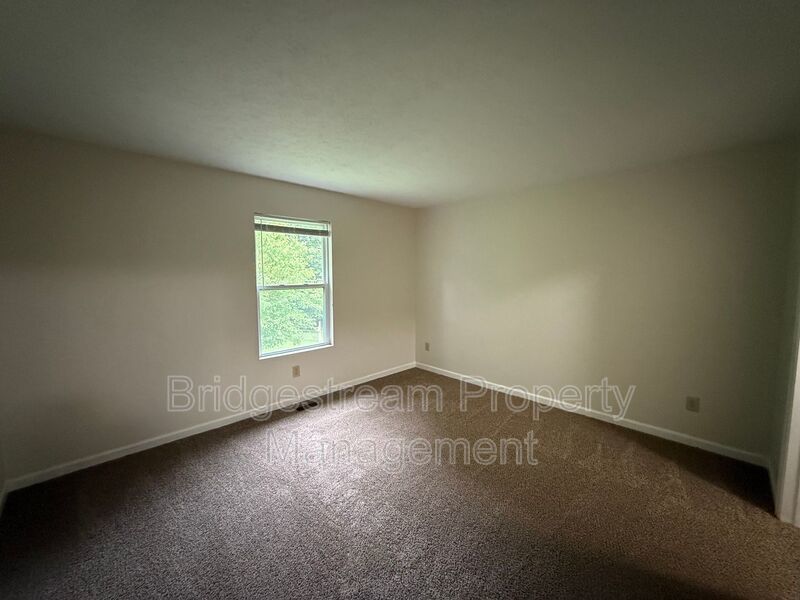 Cozy 2 Bed, 1.5 Bath Duplex with Attached Garage property image