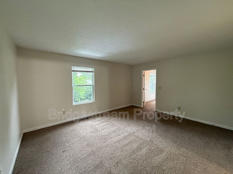 Cozy 2 Bed, 1.5 Bath Duplex with Attached Garage property image