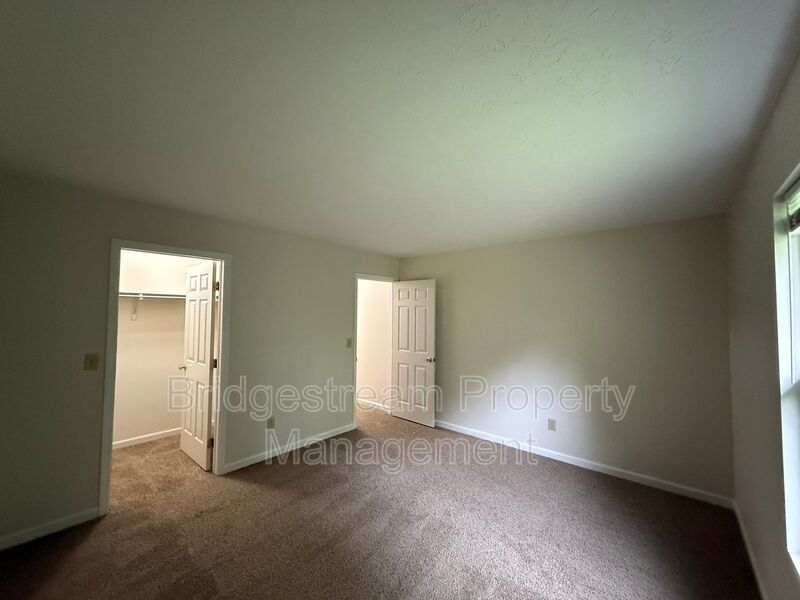 Cozy 2 Bed, 1.5 Bath Duplex with Attached Garage property image