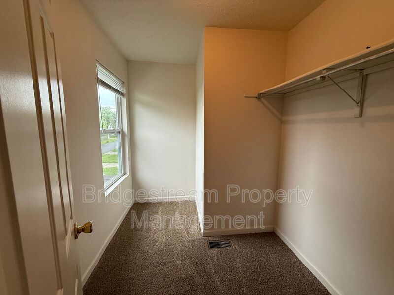 Cozy 2 Bed, 1.5 Bath Duplex with Attached Garage property image