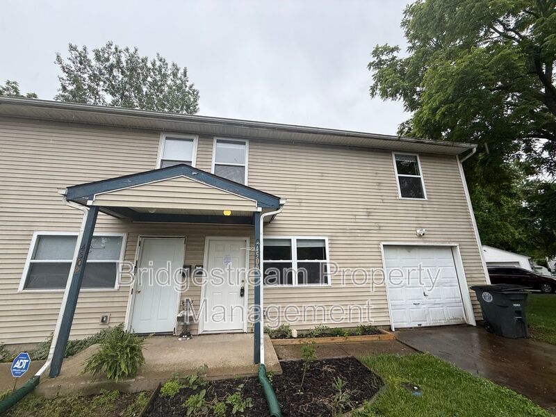 Cozy 2 Bed, 1.5 Bath Duplex with Attached Garage property image