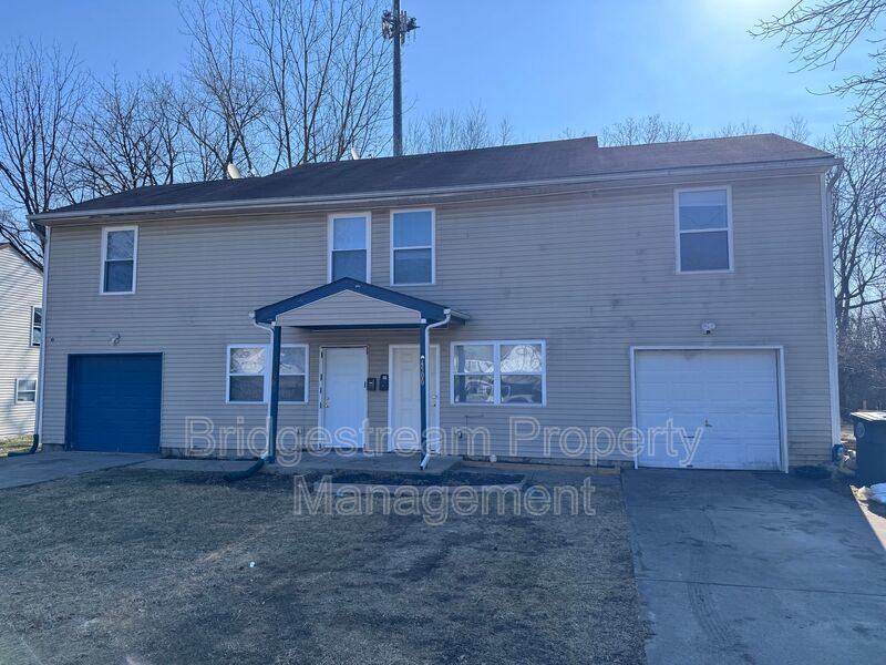 Cozy 2 Bed, 1.5 Bath Duplex with Attached Garage property image
