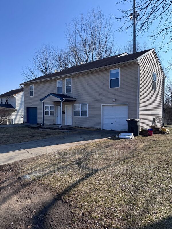 Cozy 2 Bed, 1.5 Bath Duplex with Attached Garage property image