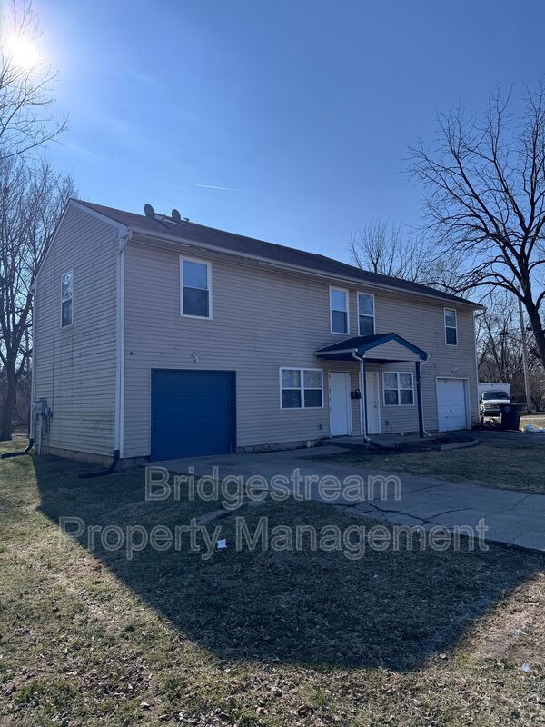 Cozy 2 Bed, 1.5 Bath Duplex with Attached Garage property image