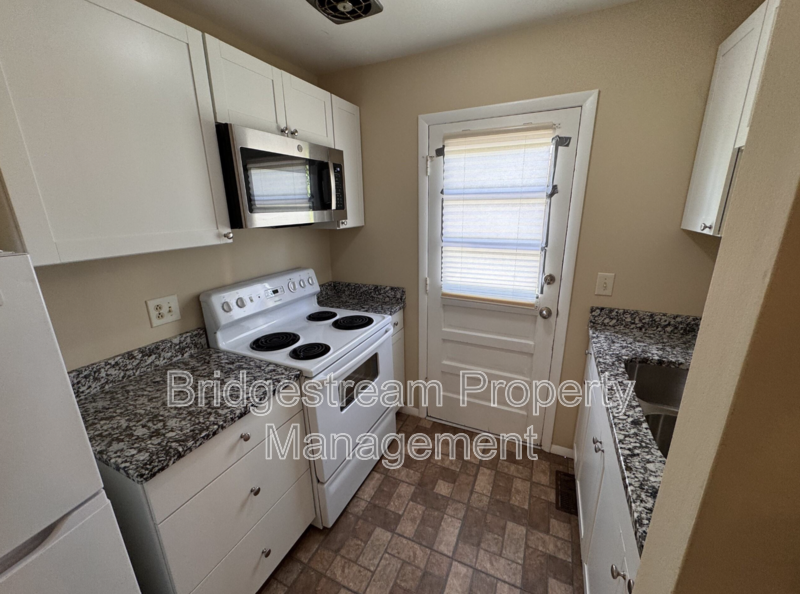 Cozy 2 Bed, 1 Bath Ranch Style Apartment property image