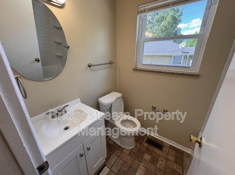 Cozy 2 Bed, 1 Bath Ranch Style Apartment property image