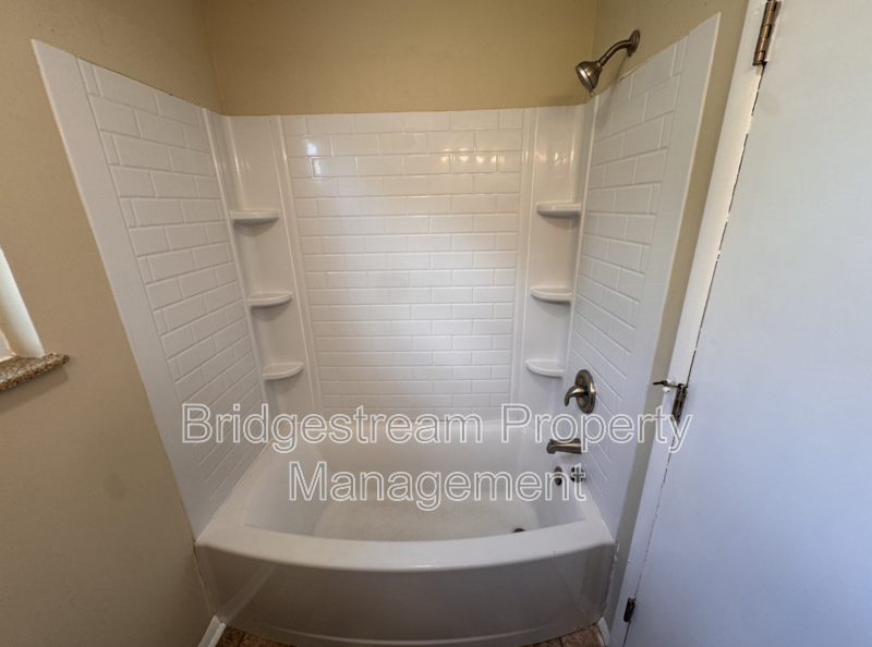 Cozy 2 Bed, 1 Bath Ranch Style Apartment property image