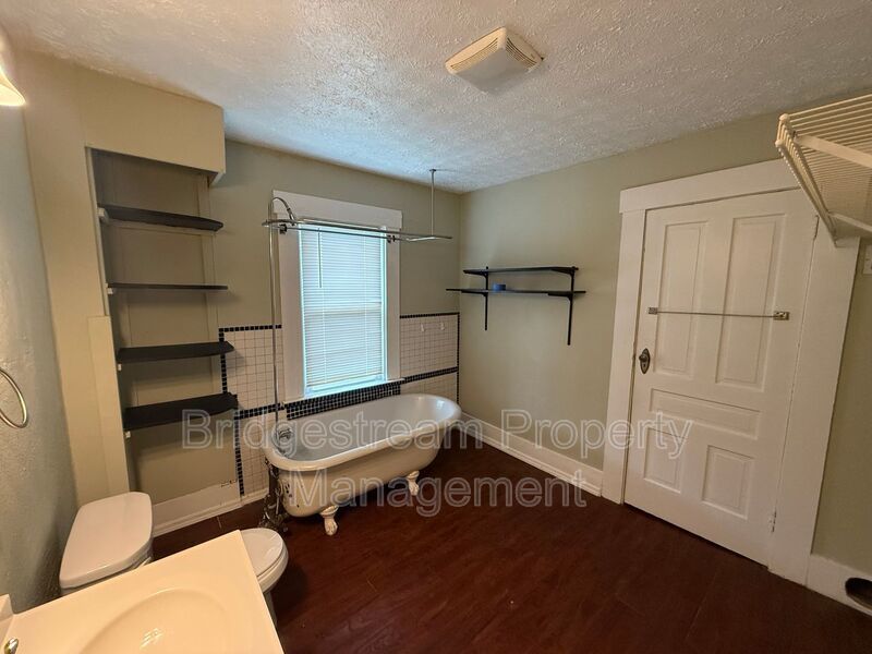 Cozy 2 Bed, 1 Bath Duplex in the heart of Miamisburg property image