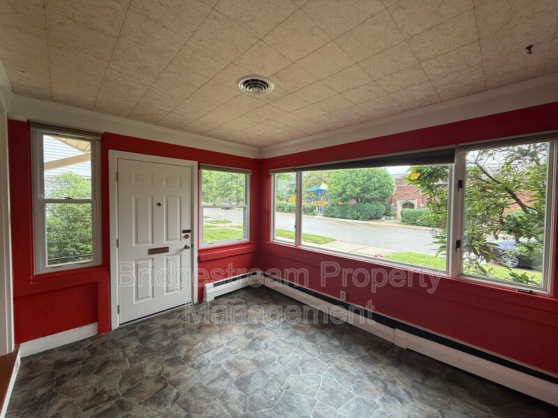 Beautiful Oakwood Home with Detached Garage property image