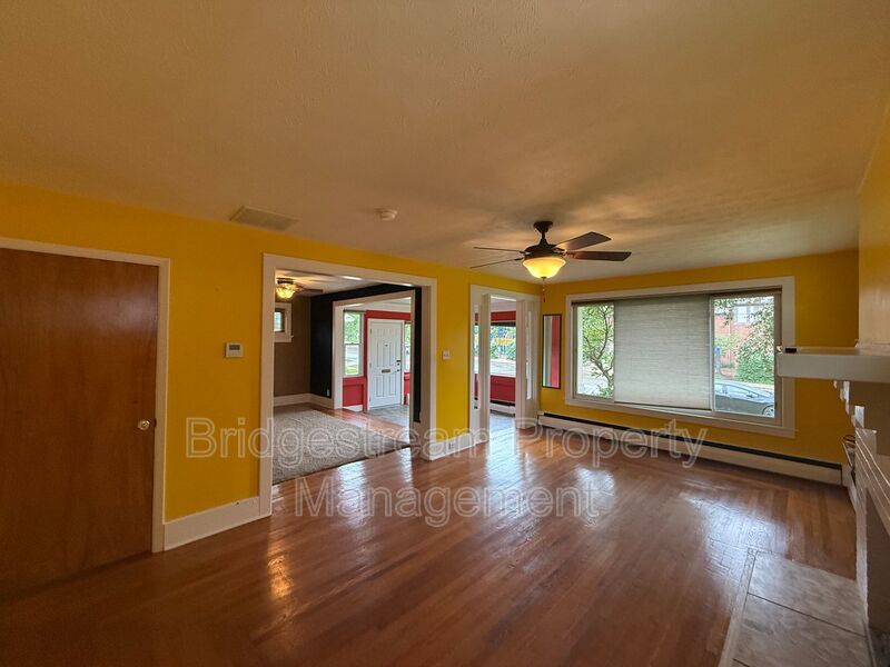 Beautiful Oakwood Home with Detached Garage property image