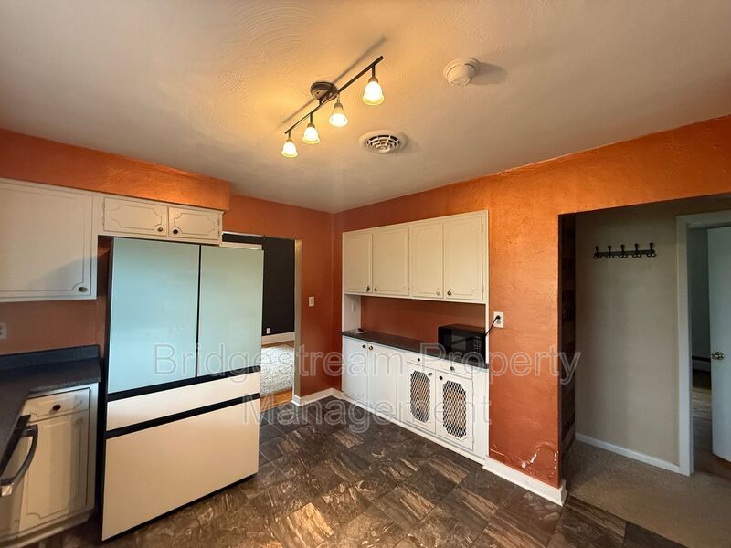 Beautiful Oakwood Home with Detached Garage property image