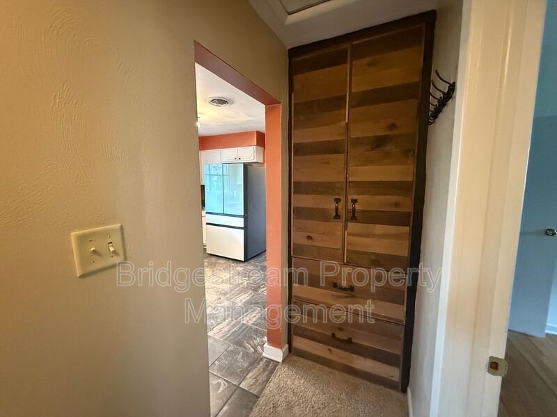 Beautiful Oakwood Home with Detached Garage property image