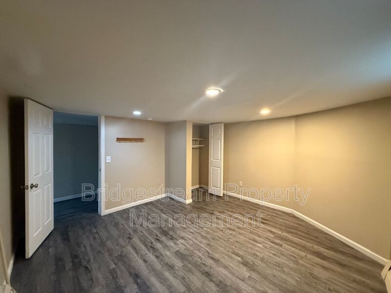 Beautiful Oakwood Home with Detached Garage property image