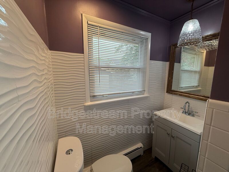 Beautiful Oakwood Home with Detached Garage property image