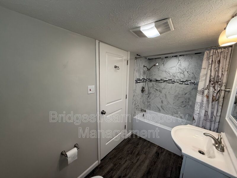 Beautiful Oakwood Home with Detached Garage property image