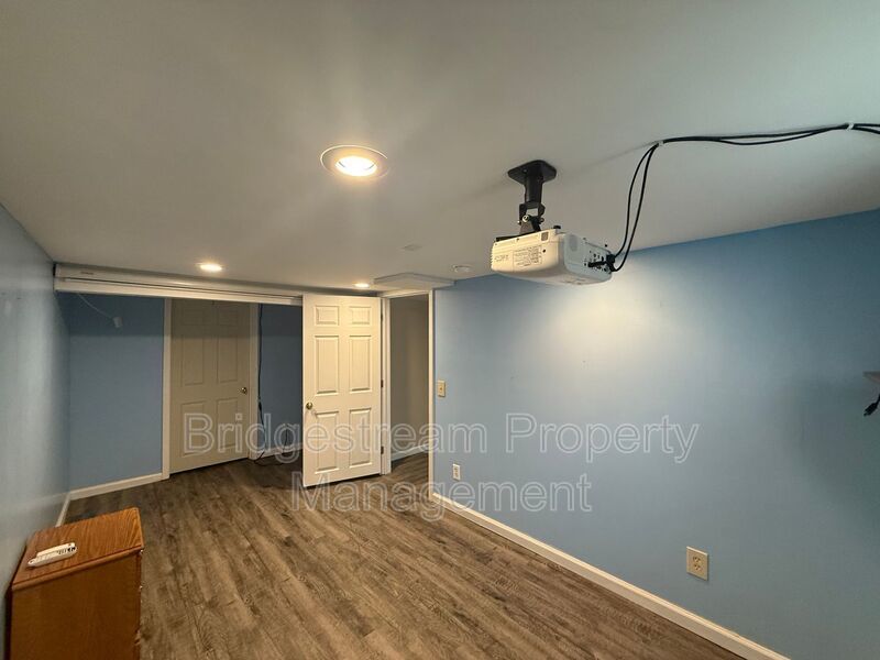 Beautiful Oakwood Home with Detached Garage property image