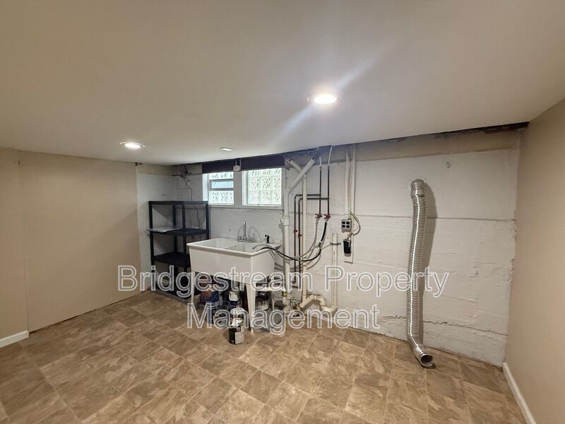 Beautiful Oakwood Home with Detached Garage property image