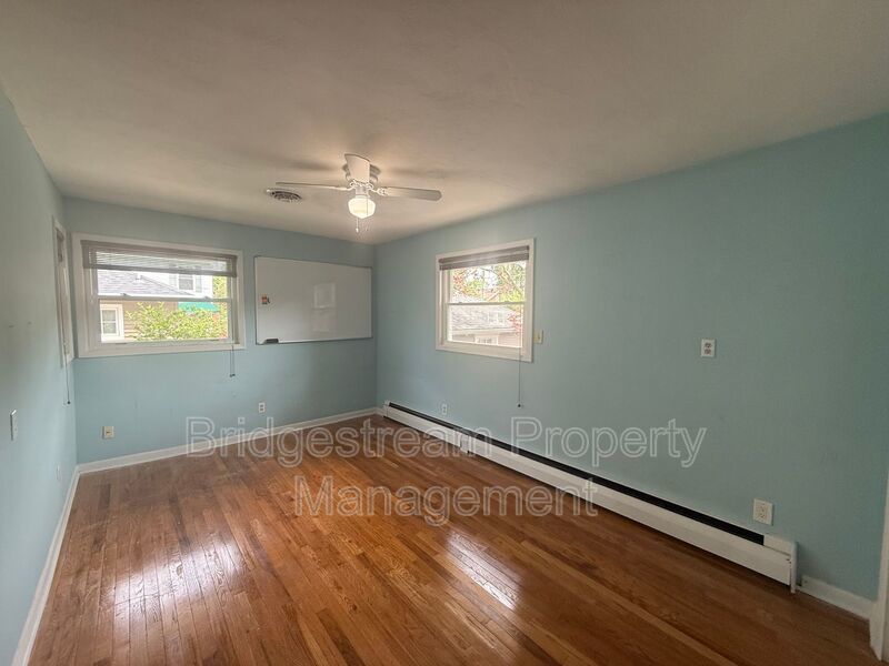 Beautiful Oakwood Home with Detached Garage property image