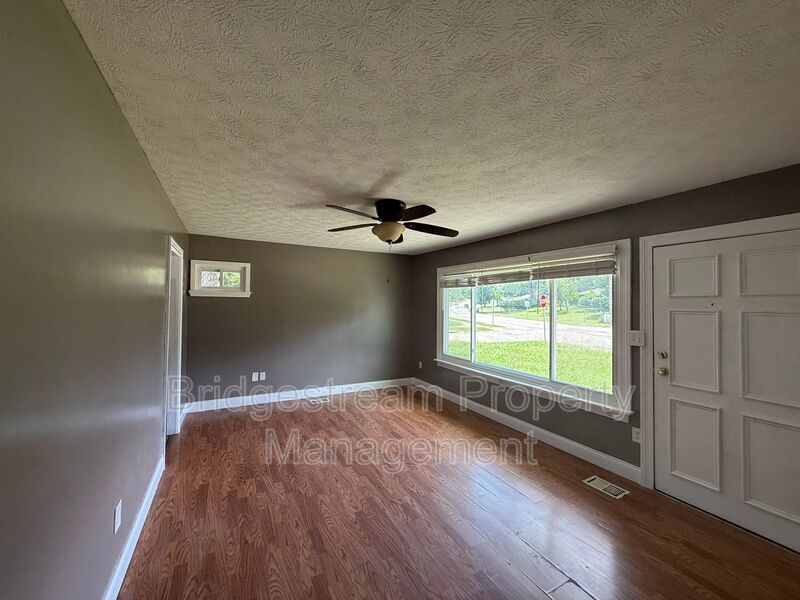 Cozy 3 Bedroom Home with Detached 2 Car Garage property image