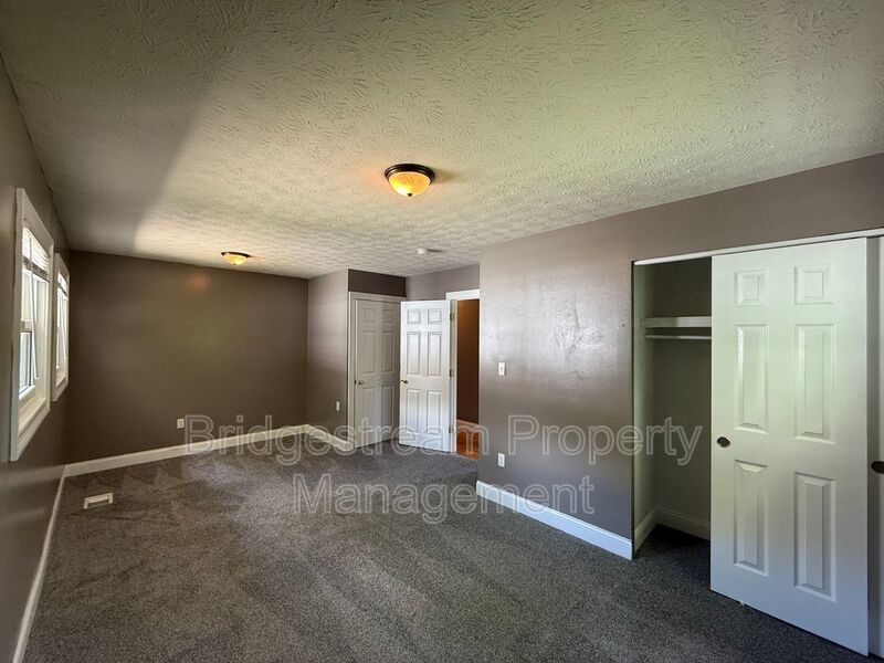 Cozy 3 Bedroom Home with Detached 2 Car Garage property image