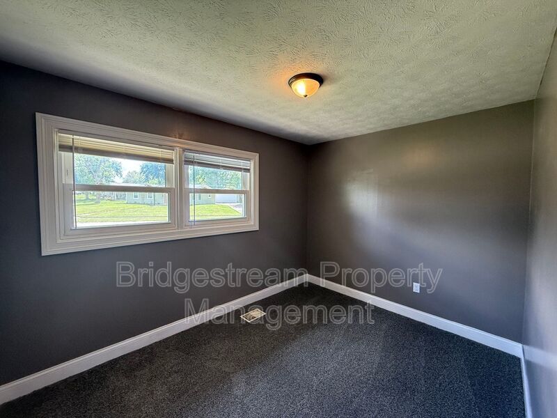 Cozy 3 Bedroom Home with Detached 2 Car Garage property image
