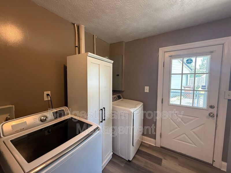 Cozy 3 Bedroom Home with Detached 2 Car Garage property image