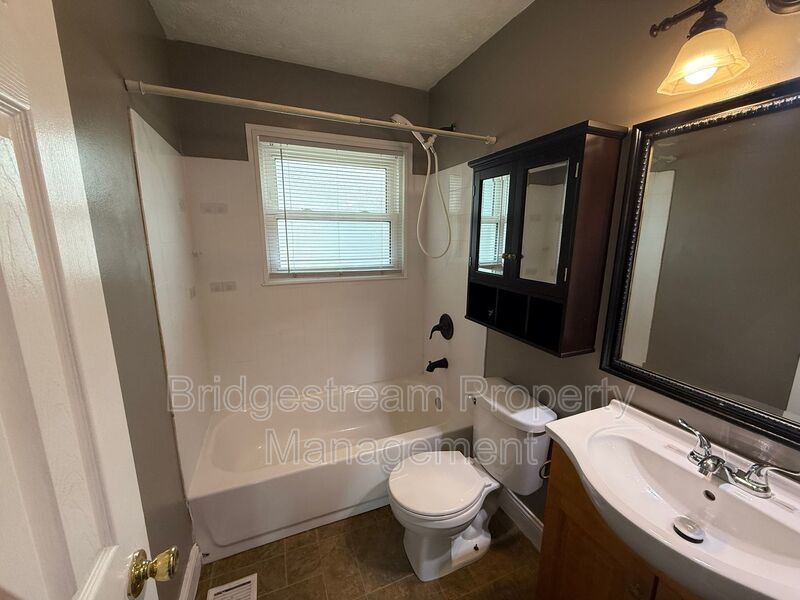 Cozy 3 Bedroom Home with Detached 2 Car Garage property image
