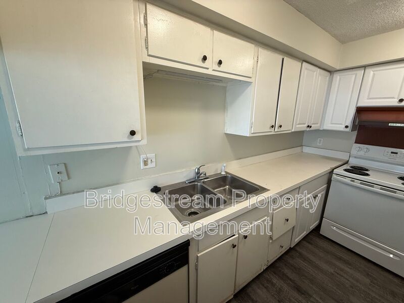 Spacious 2 Bed, 2 Bath Apartment in West Dayton property image