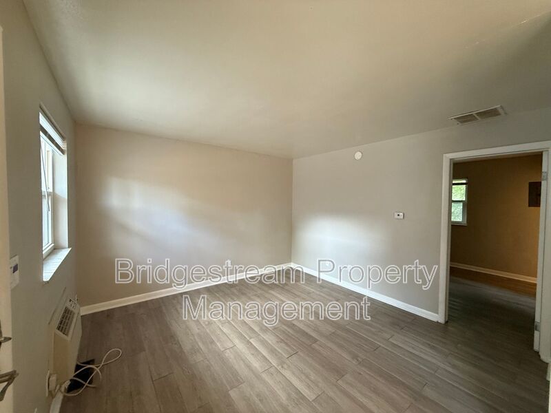 Cozy 1 Bed, 1 Bath Ranch Style Apartment property image